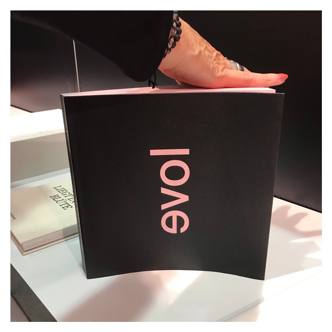 evol-buckram-premium